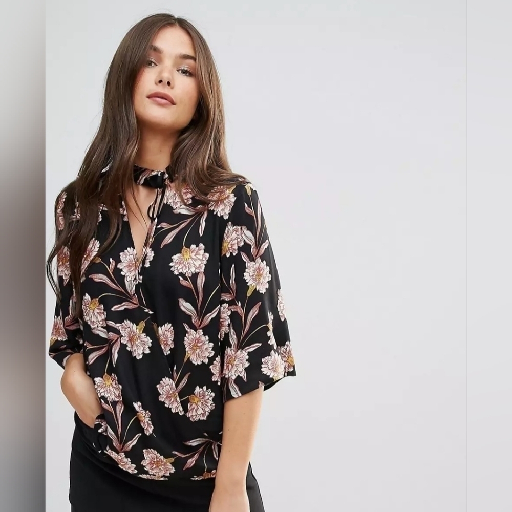 Somedays Lovin Painting The Stars Short-Sleeve Blouse Black Floral Print
